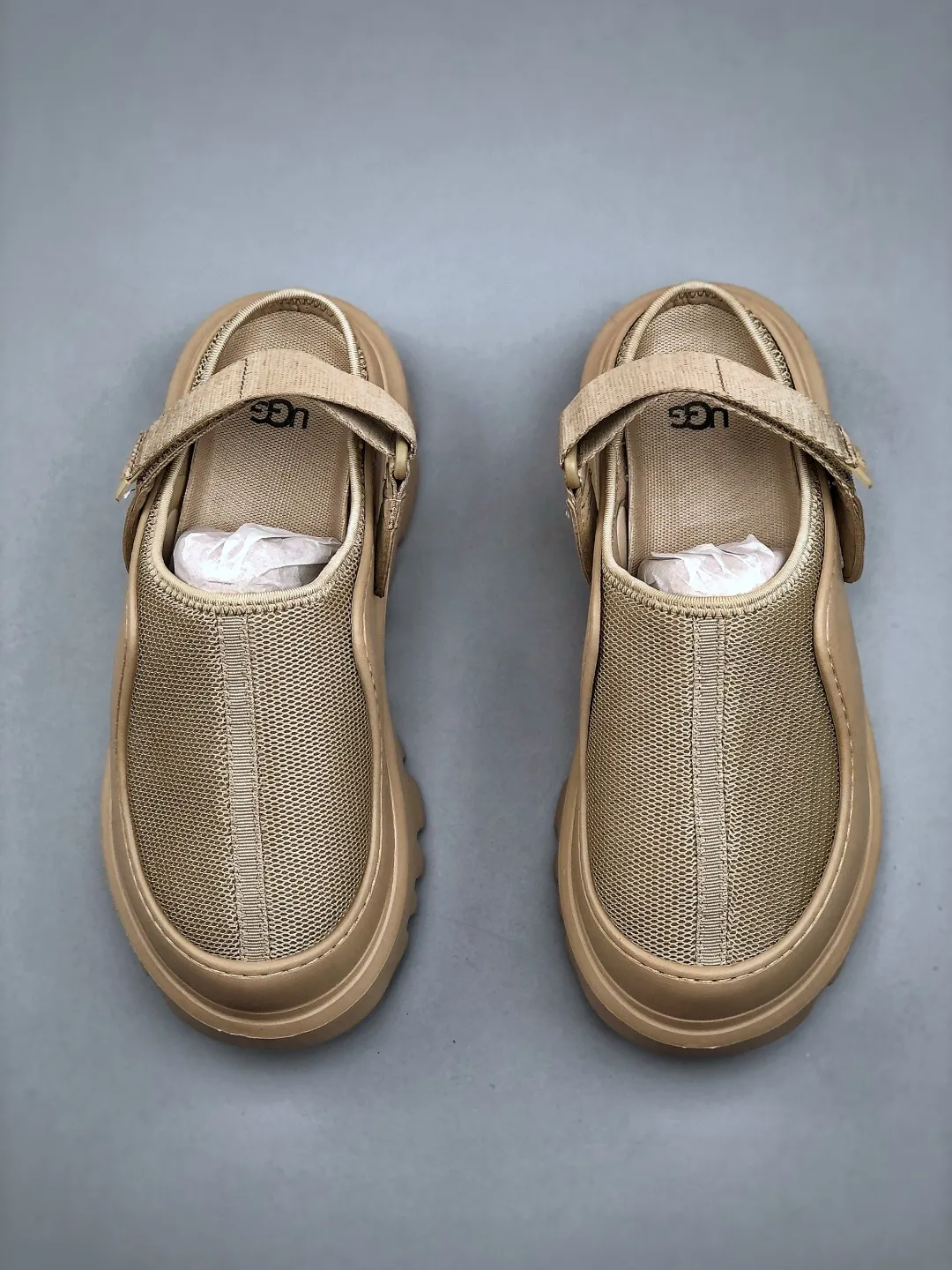 💰440 support store L/UGG summer new snow answer SKTA classic simple, comfortable and versatile, fashionable and casual, thick sole, comfortable, lightweight and breathable clog shoes, silent, wear-resistant and anti-wear. It is a vitality bomb in summer, full of youthful vitality, mesh material is breathable and light, super cool to wear in summer. Adjustable buckle design, convenient and considerate. The thick sole is non-slip and makes walking stable. Whether you are playing on the beach or strolling in the city streets, it can make you full of energy and become the center of attention ~ Size: 38-44